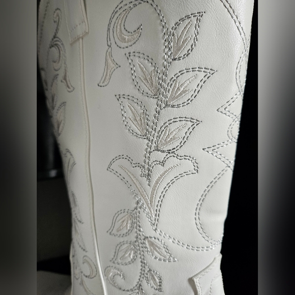 White Embroidered Boots - Picture 3 of 7